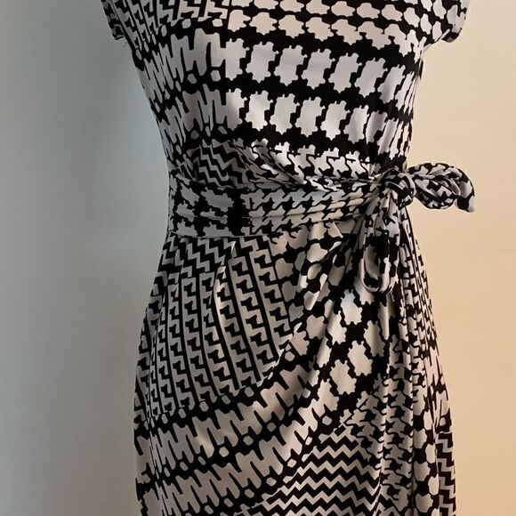 Adorable JBS black and white print dress. - Picture 2 of 3